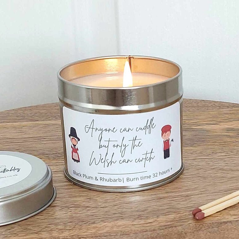 Cwtch Tin Candle - Black Plum & Rhubarb Scent, 20cl - Secrets of Wales - A Welsh Secret - Candles - 